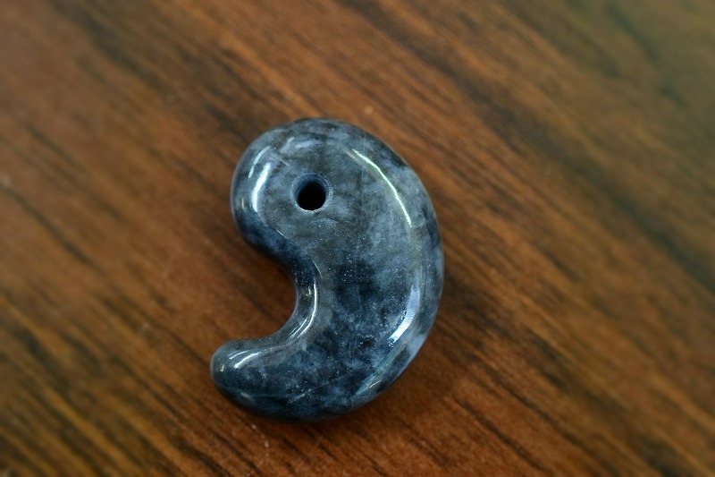 糸魚川産　勾玉　32mm