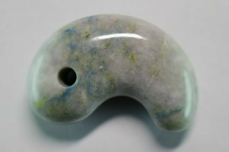 糸魚川産翡翠　勾玉　30mm