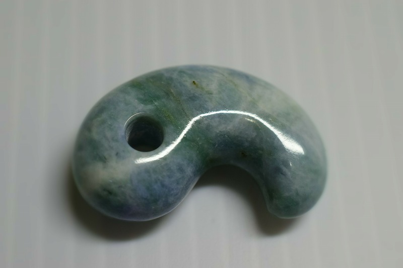 糸魚川産翡翠　勾玉　30mm