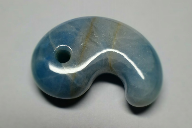 糸魚川産翡翠　勾玉　32mm
