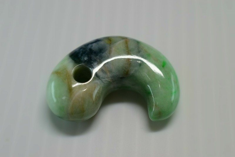 糸魚川産翡翠　勾玉　32mm