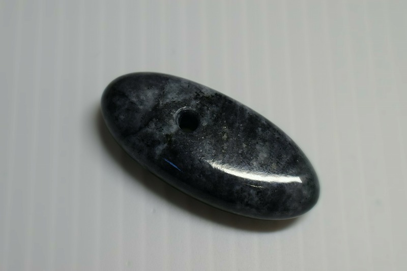 糸魚川産翡翠　大珠　39mm