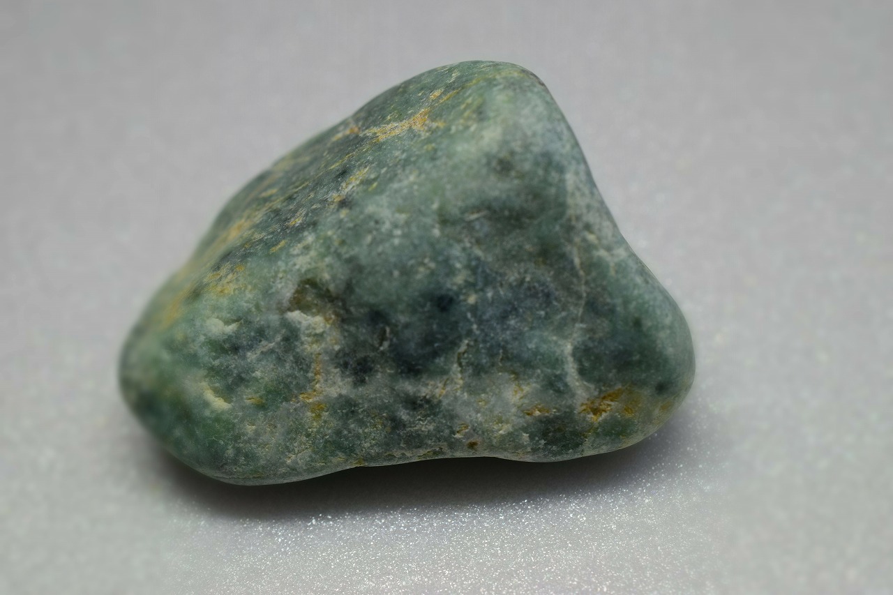 糸魚川産　翡翠原石　