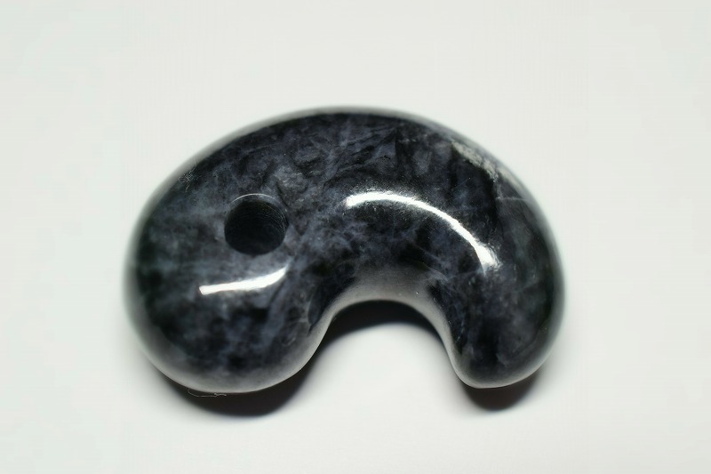 糸魚川産翡翠　勾玉　31mm