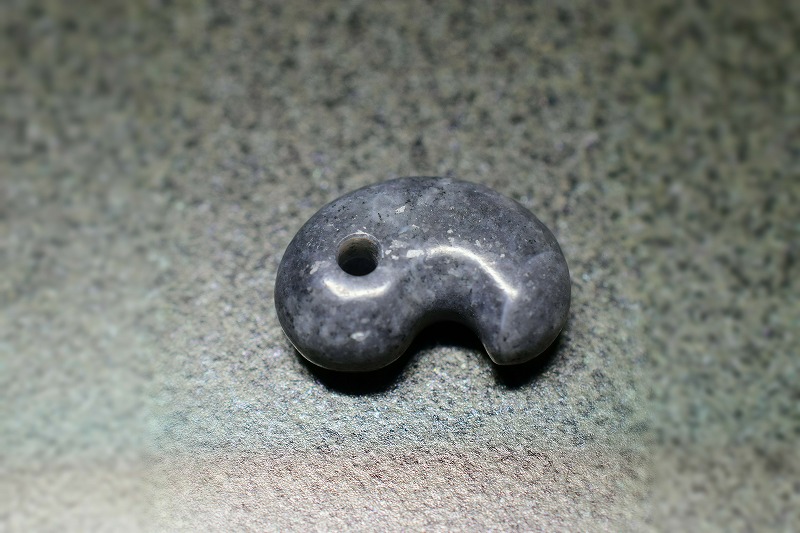 糸魚川産翡翠　勾玉　18mm