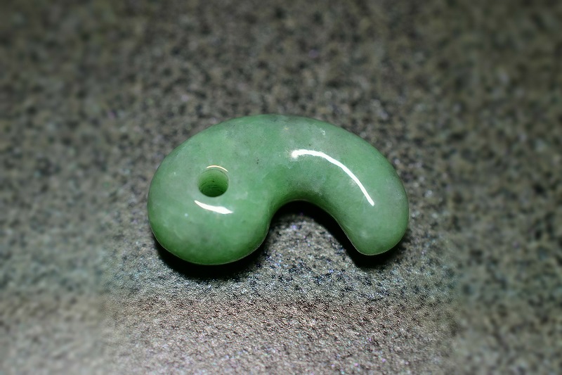 糸魚川産翡翠　勾玉　21mm