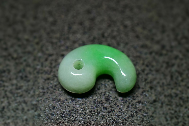 糸魚川産翡翠　勾玉　19mm