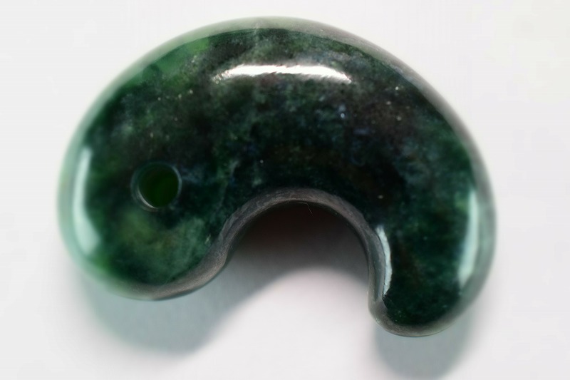 糸魚川産翡翠　勾玉　33mm