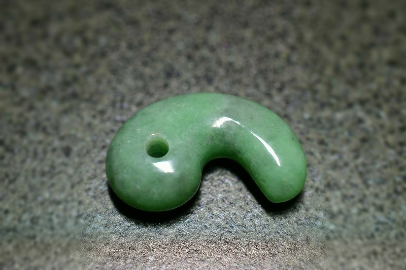 糸魚川産翡翠　勾玉　21mm