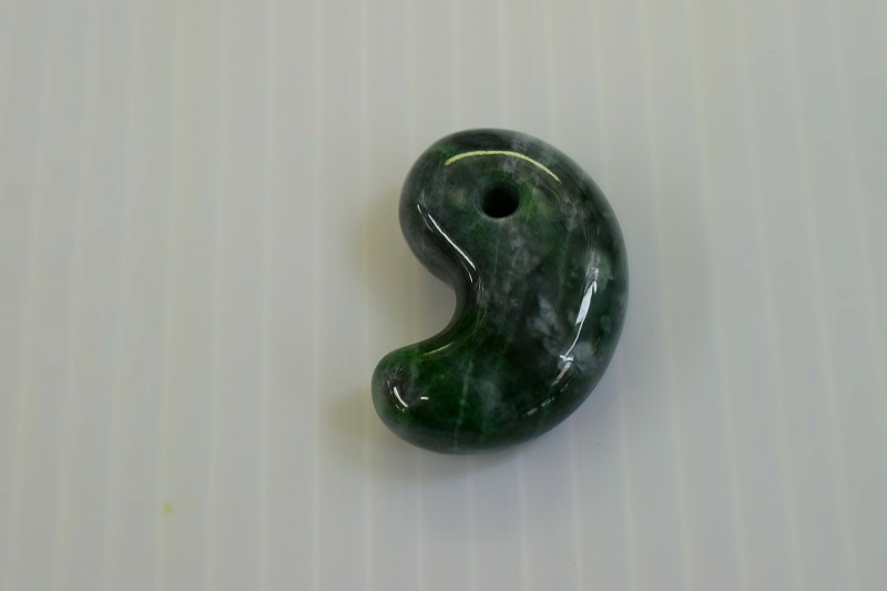 糸魚川産翡翠　勾玉　29mm