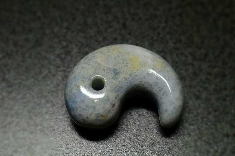 糸魚川産翡翠　勾玉　30mm