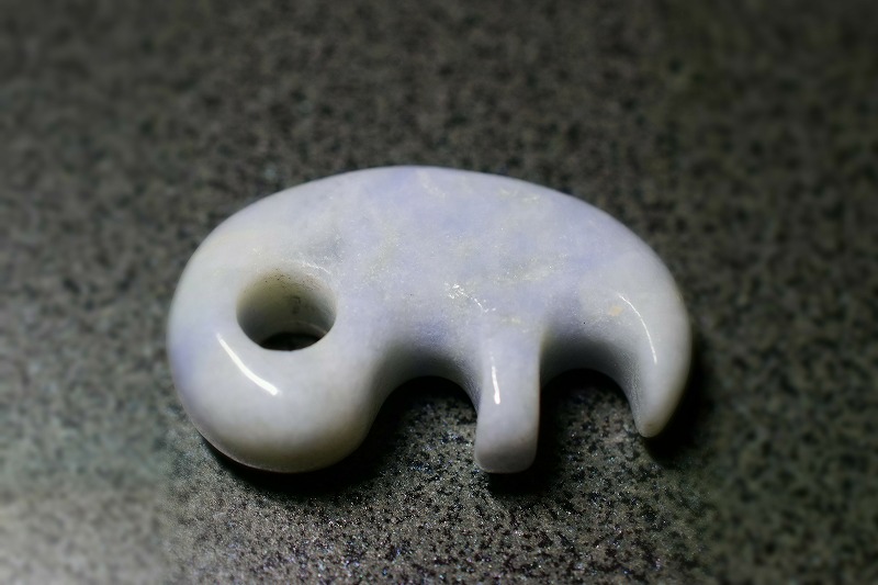 糸魚川産翡翠　勾玉(獣型)　36mm