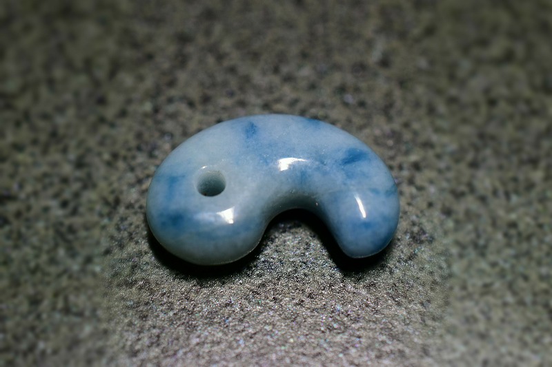 糸魚川産翡翠　勾玉　19mm