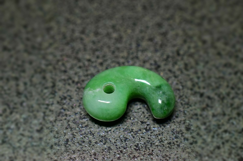 糸魚川産翡翠　勾玉　19mm