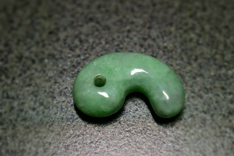 糸魚川産翡翠　勾玉　22mm