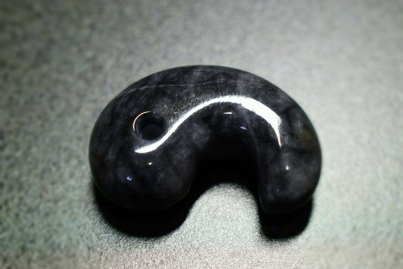 糸魚川産翡翠　勾玉　32mm