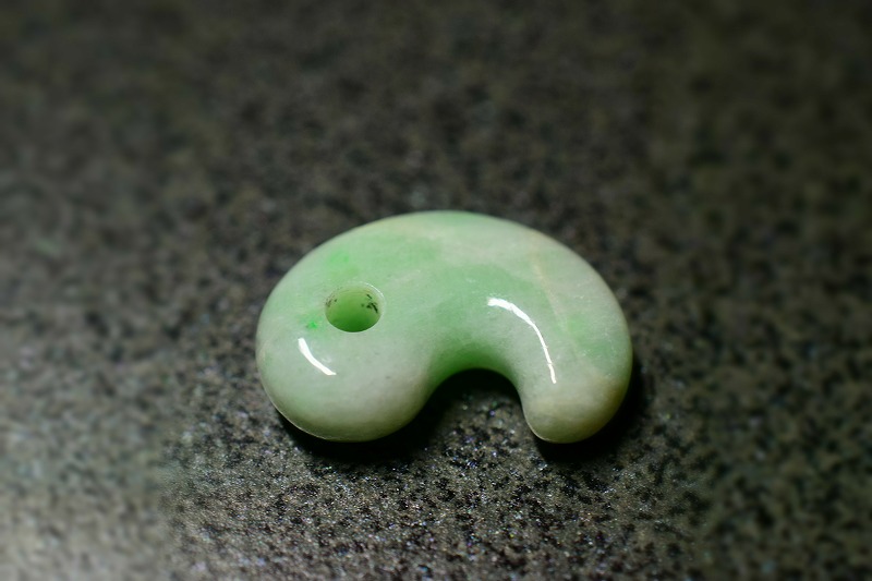 糸魚川産翡翠　勾玉　17mm