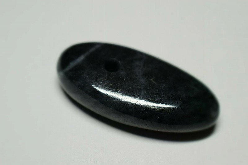 糸魚川産翡翠　大珠　37mm