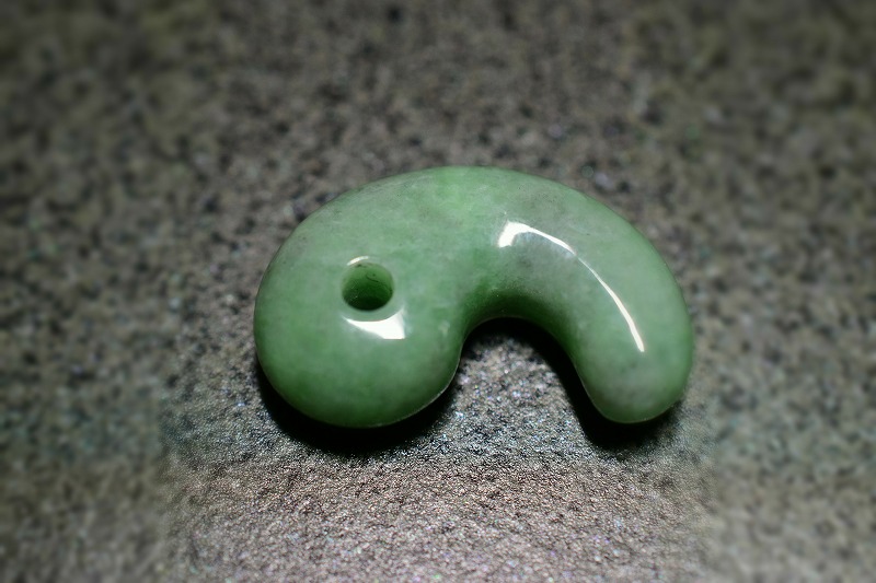 糸魚川産翡翠　勾玉　21mm