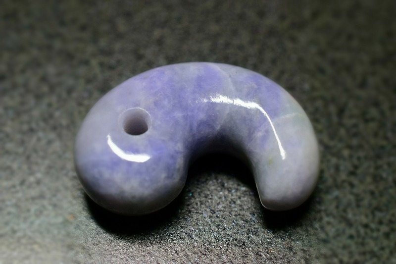 糸魚川産翡翠　勾玉　32mm