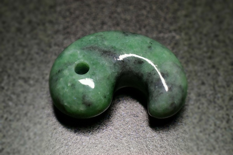 糸魚川産翡翠　勾玉　38mm