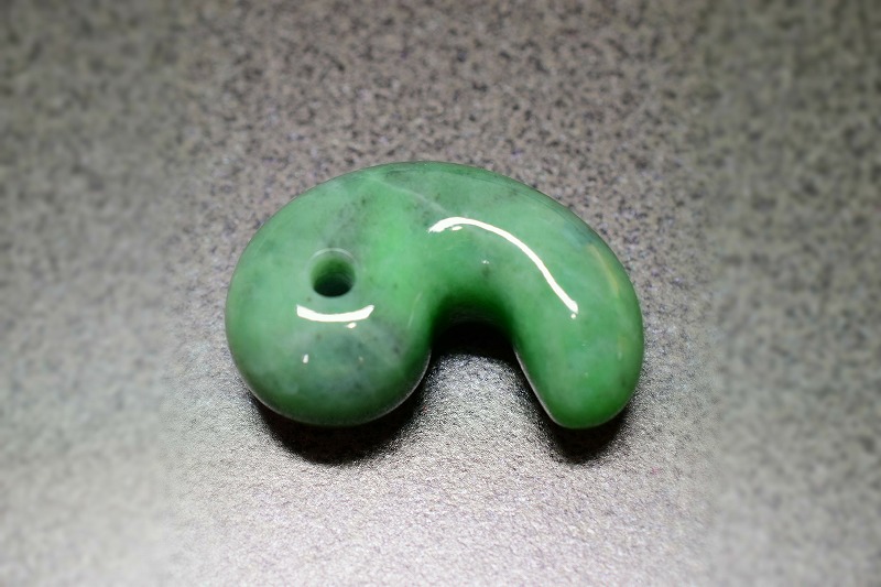 糸魚川産翡翠　勾玉　35mm