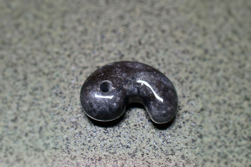 糸魚川産翡翠　勾玉　21mm