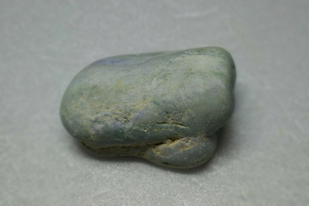 糸魚川産　　ラベンダー　原石　