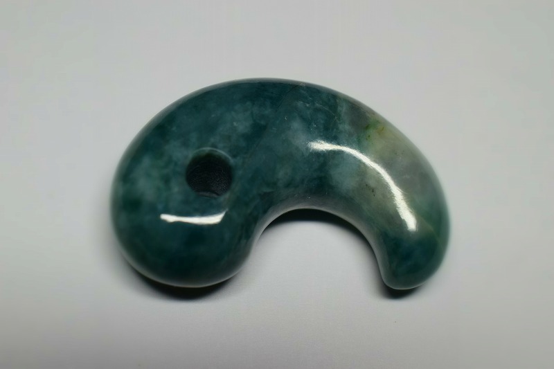 糸魚川産翡翠　勾玉　33mm
