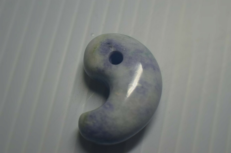 糸魚川産翡翠　勾玉　30mm