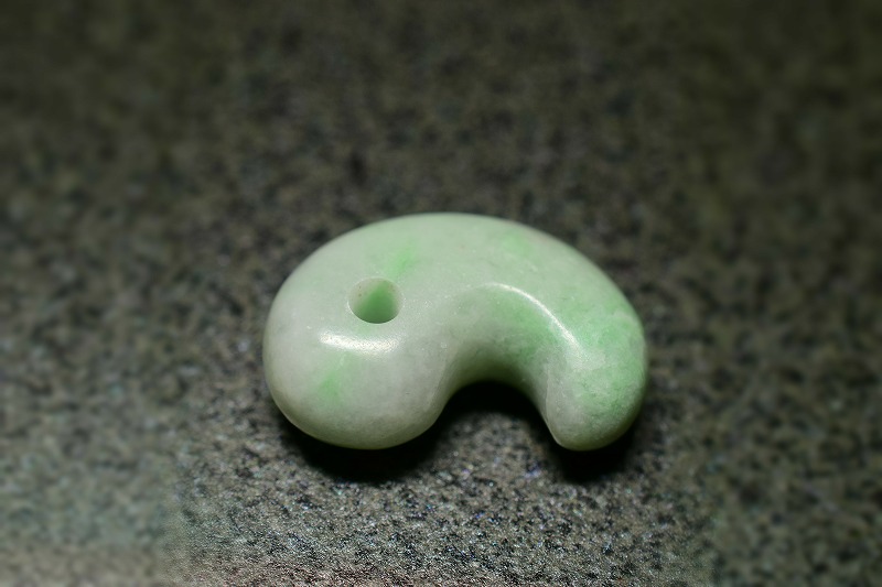 糸魚川産翡翠　勾玉　20mm