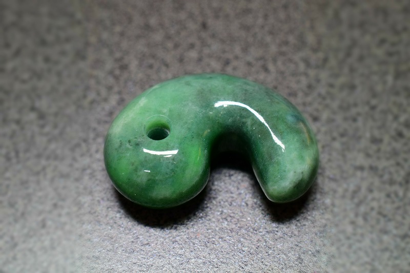 糸魚川産翡翠　勾玉　36mm
