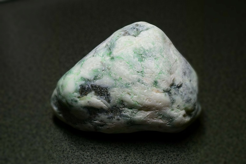 糸魚川産　翡翠原石