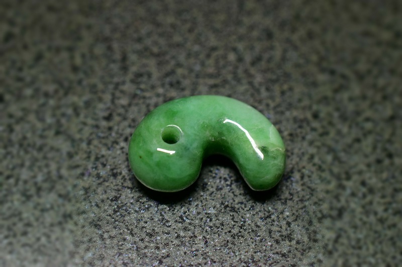 糸魚川産翡翠　勾玉　21mm
