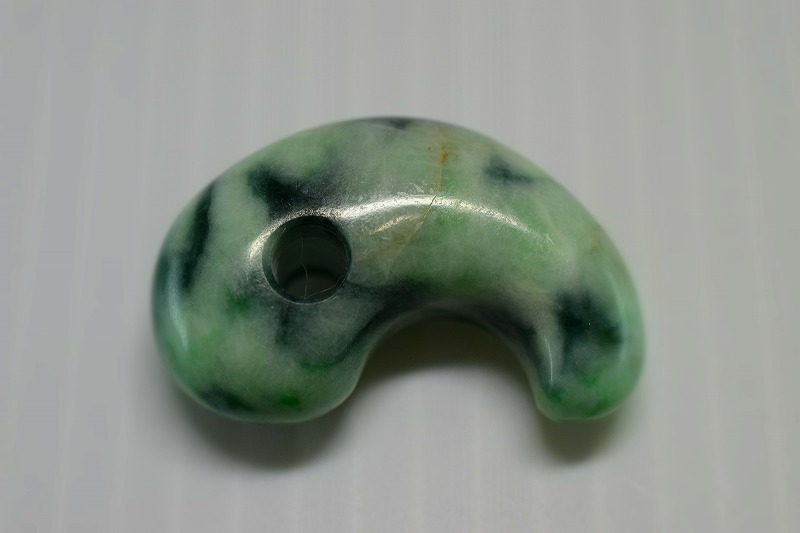糸魚川産翡翠　勾玉　30mm
