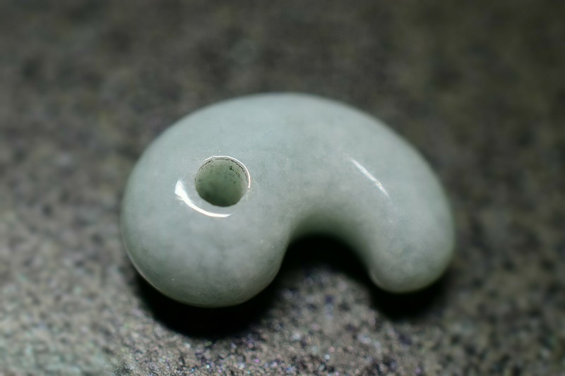糸魚川産翡翠　勾玉　17mm
