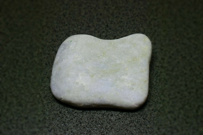 糸魚川産　翡翠原石
