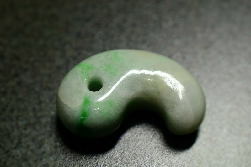 糸魚川産翡翠　勾玉　31mm