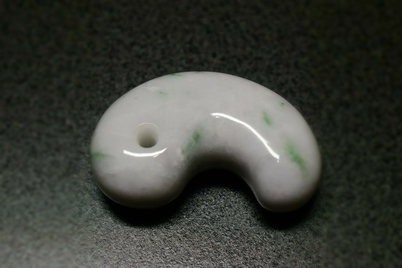 糸魚川産翡翠　勾玉　42mm
