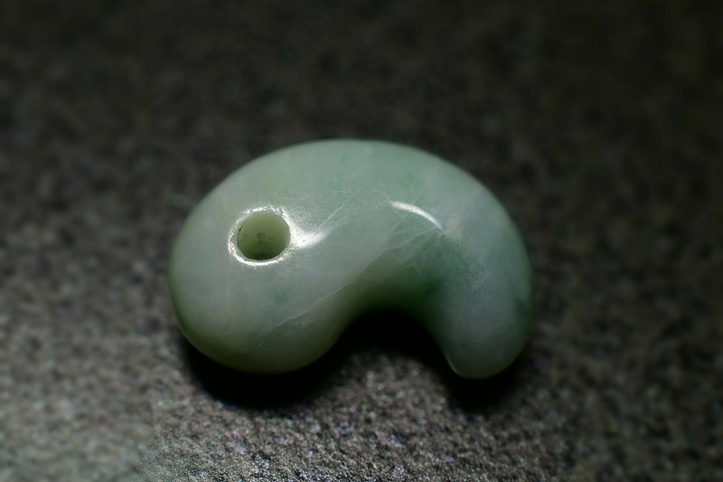 糸魚川産翡翠　勾玉　19mm