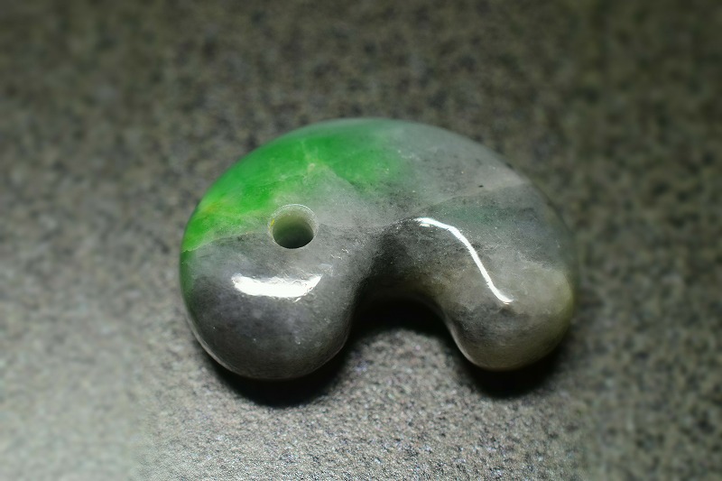 糸魚川産翡翠　勾玉　31mm