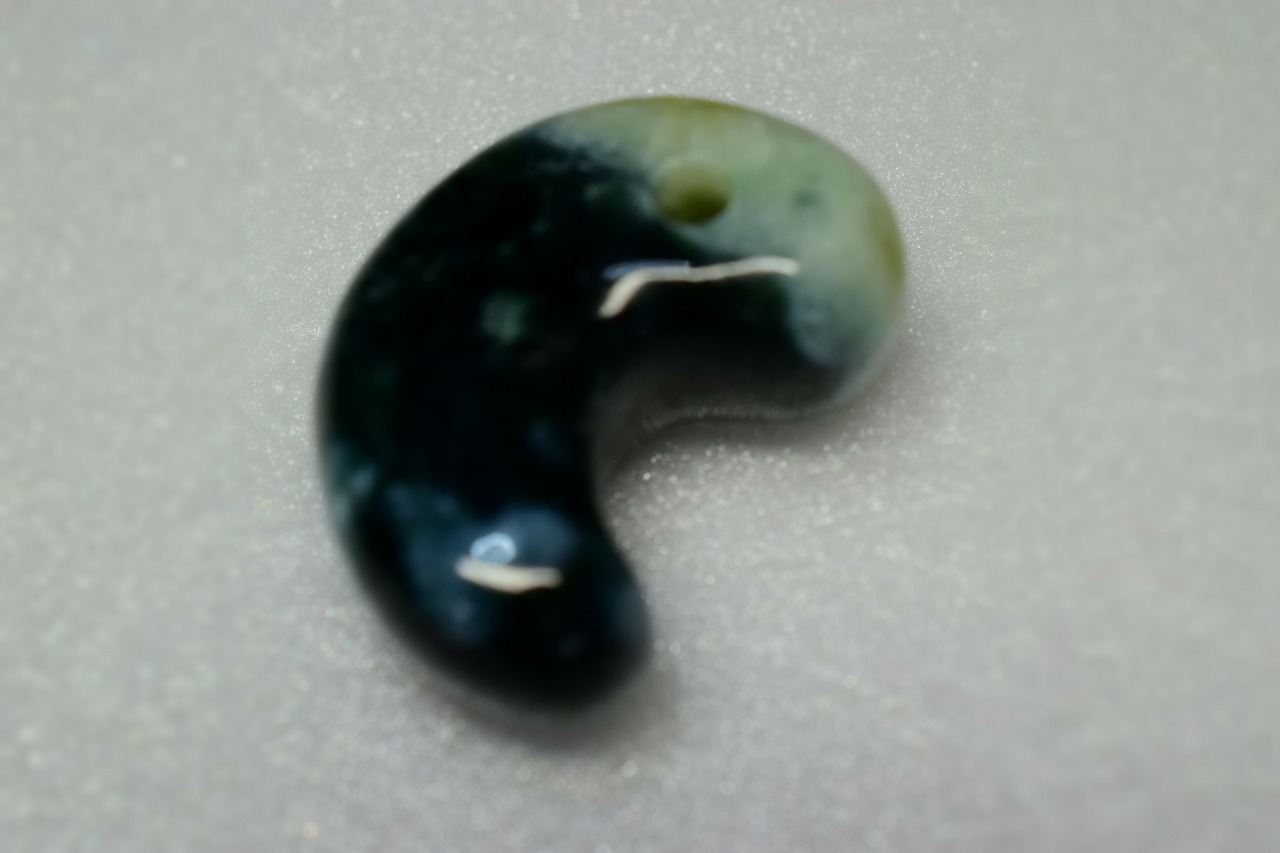 糸魚川産　勾玉