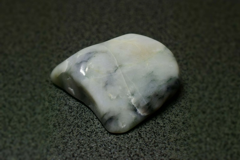 糸魚川産　翡翠原石　