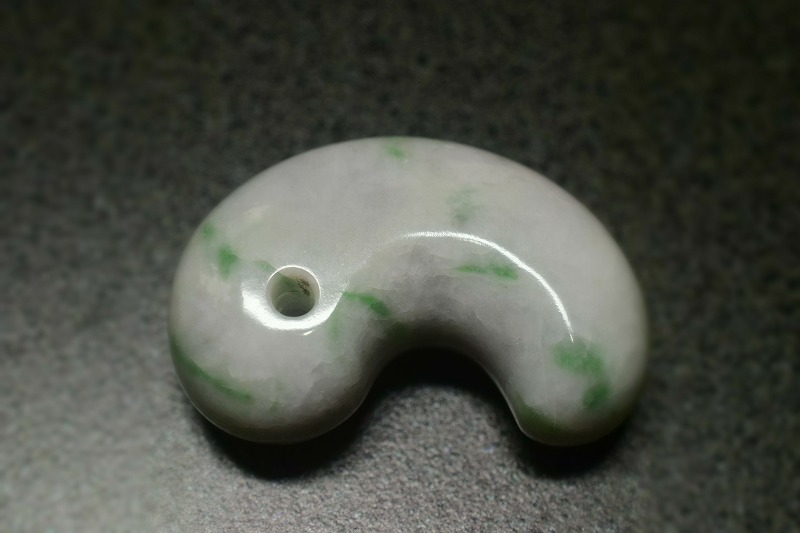 糸魚川産翡翠　勾玉　40mm