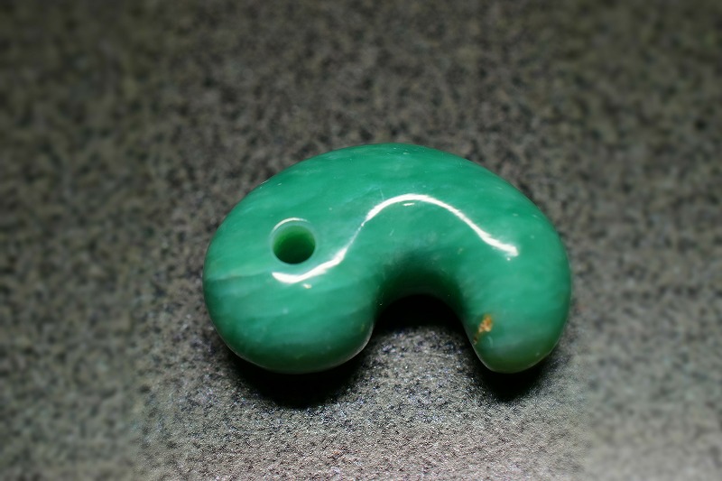 糸魚川産海石　勾玉　29mm