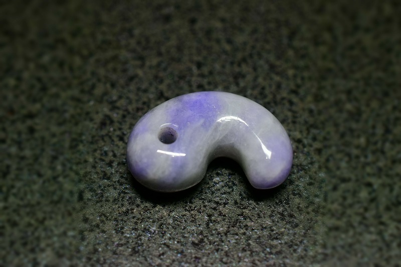 糸魚川産翡翠　勾玉　20mm