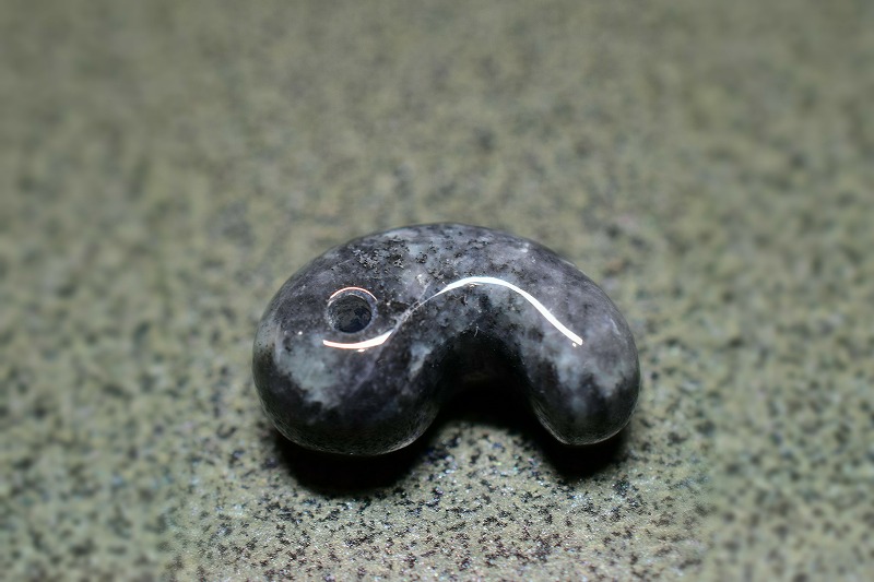 糸魚川産翡翠　勾玉　22mm