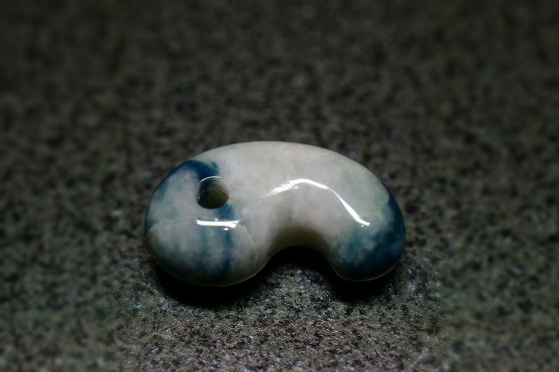 糸魚川産翡翠　勾玉　20mm