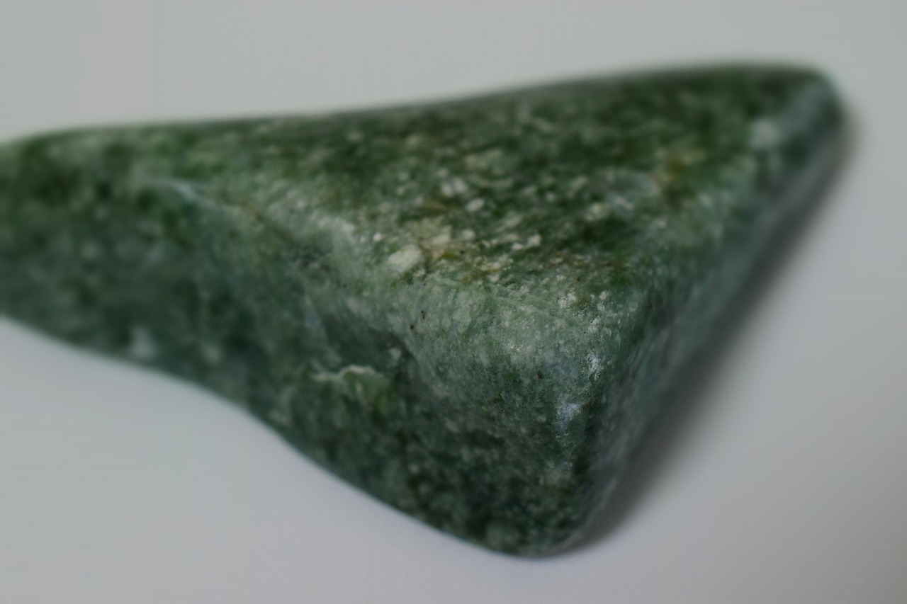 糸魚川産　翡翠　原石