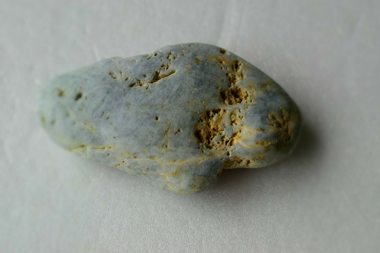 糸魚川産　海石 　ラベンダー